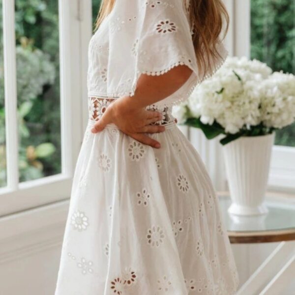 Robe d'été courte brodée