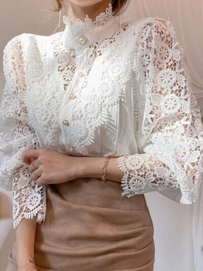 Blouse chic à broderie florale en manches bouffantes