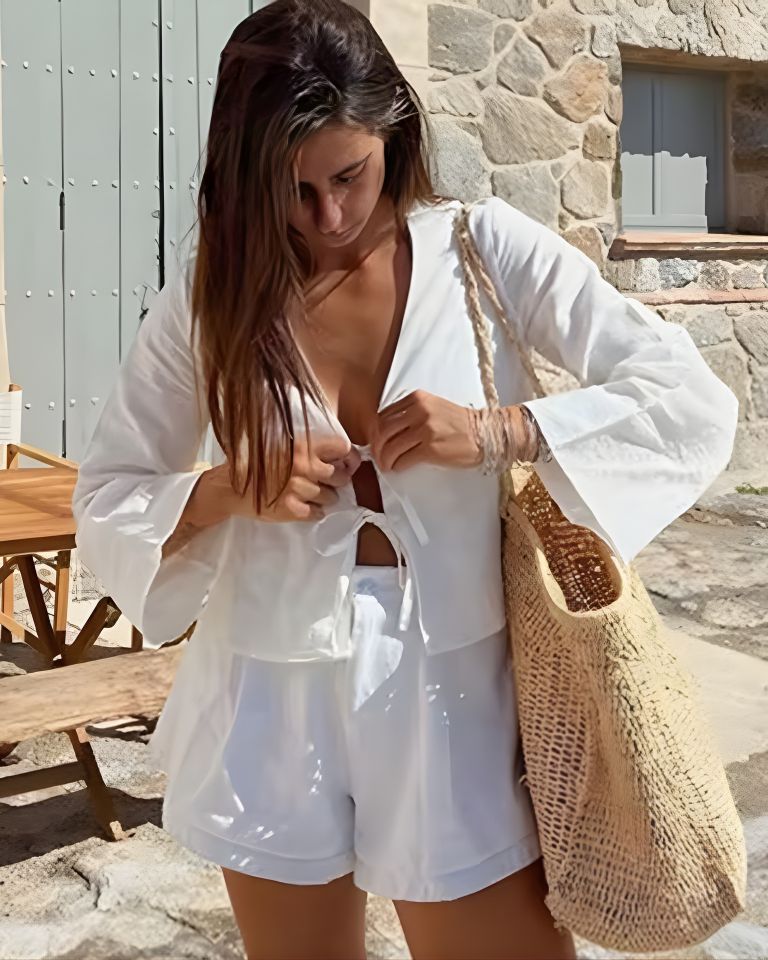 Chemise femme lacets décoratifs manches évasées élégante