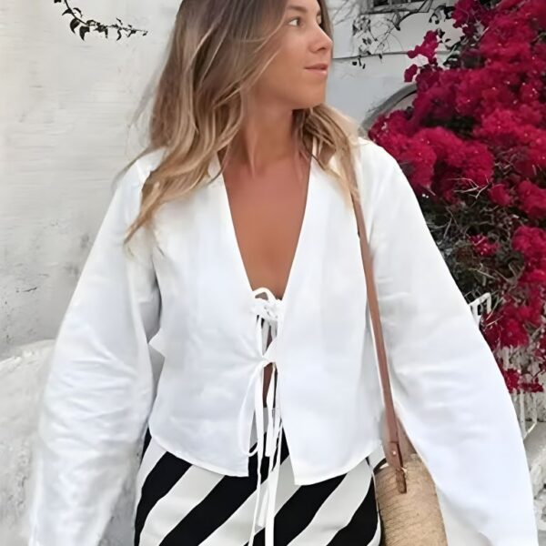 Chemise femme lacets décoratifs manches évasées élégante