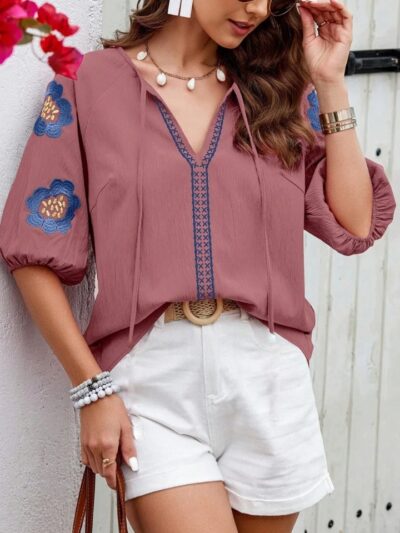 Haut bohème élégant à manches brodées