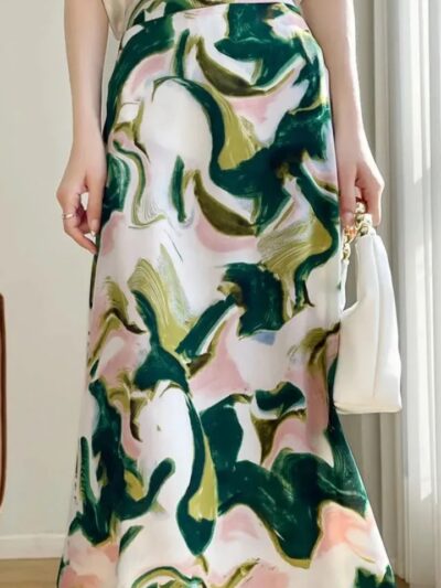 Jupe longue satinée imprimée taille haute élégante