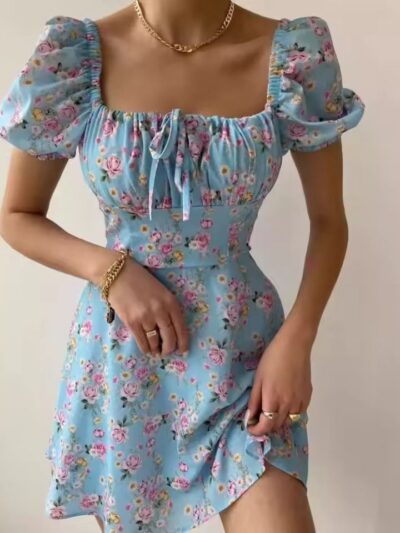 Robe courte bohème à fleurs style été avec manches bouffantes