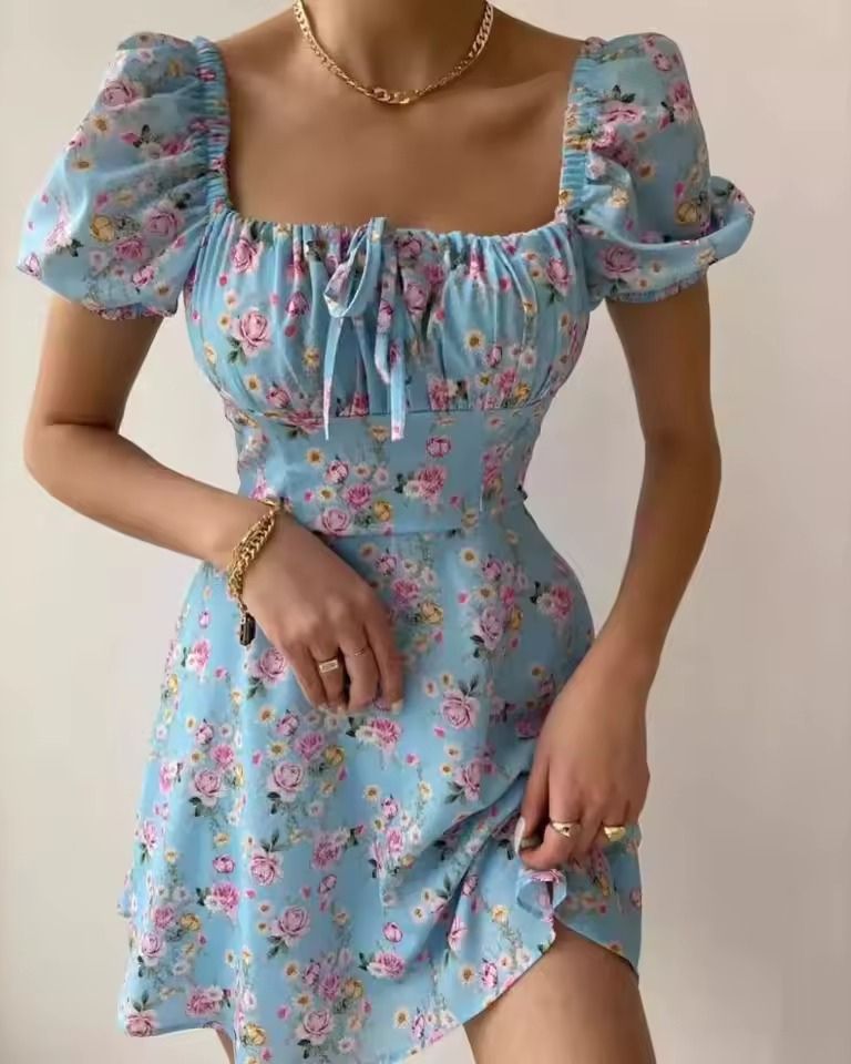 Robe courte bohème à fleurs style été avec manches bouffantes