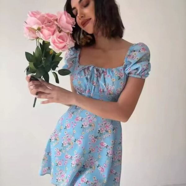 Robe courte bohème à fleurs style été avec manches bouffantes