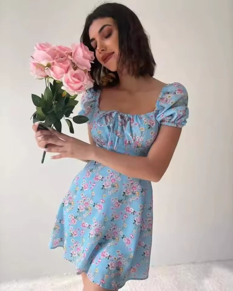 Robe courte bohème à fleurs style été avec manches bouffantes