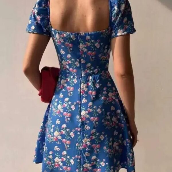 Robe courte dentelle manches bouffantes élégante