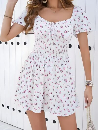 Robe courte fleurie manches bouffantes été romantique